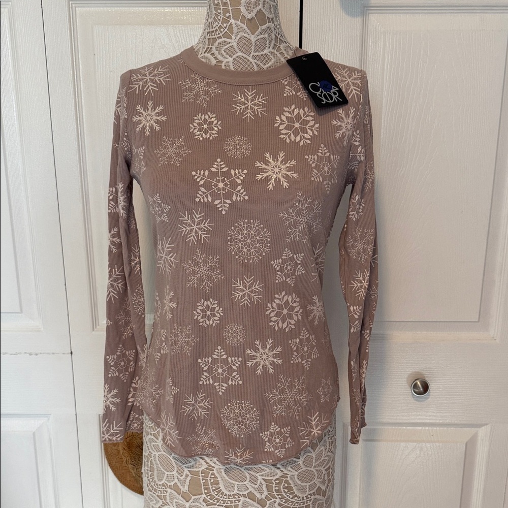 Chaser NWT Lilac Glitter Snowflakes Waffle knit Thermal Long Sleeve Top Cotton M